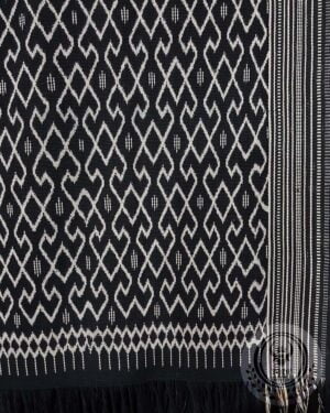 Tenun Tradisional Ikat Sekomandi - Tonoling Sapali' Marilotong (116cmx170cm)