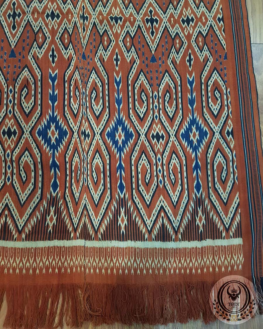 Traditional Ikat Sekomandi – Pori Kokkok (128cm x 220cm)