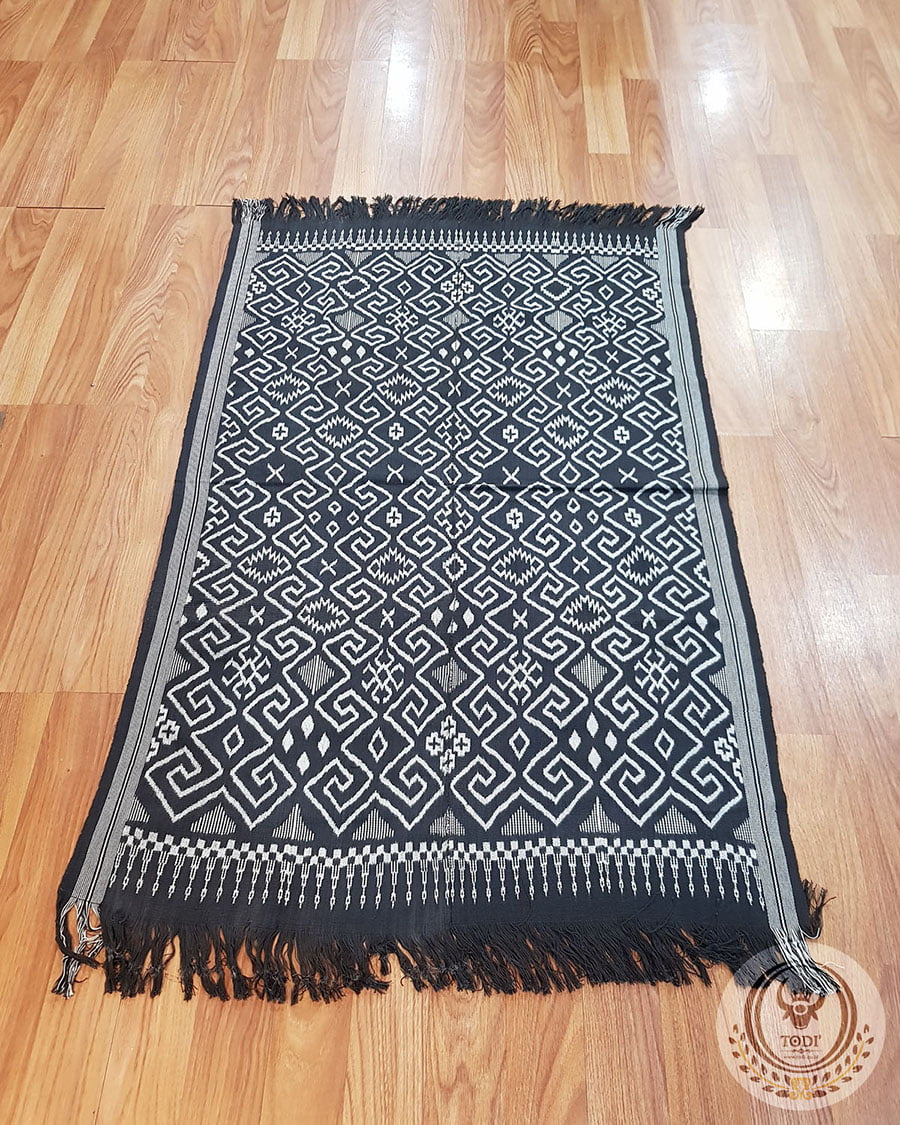 Traditional Ikat Sekomandi - Lelen Sepu' Marilotong (96cm x 172cm)