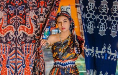 Hinggi Pahikung Weaving