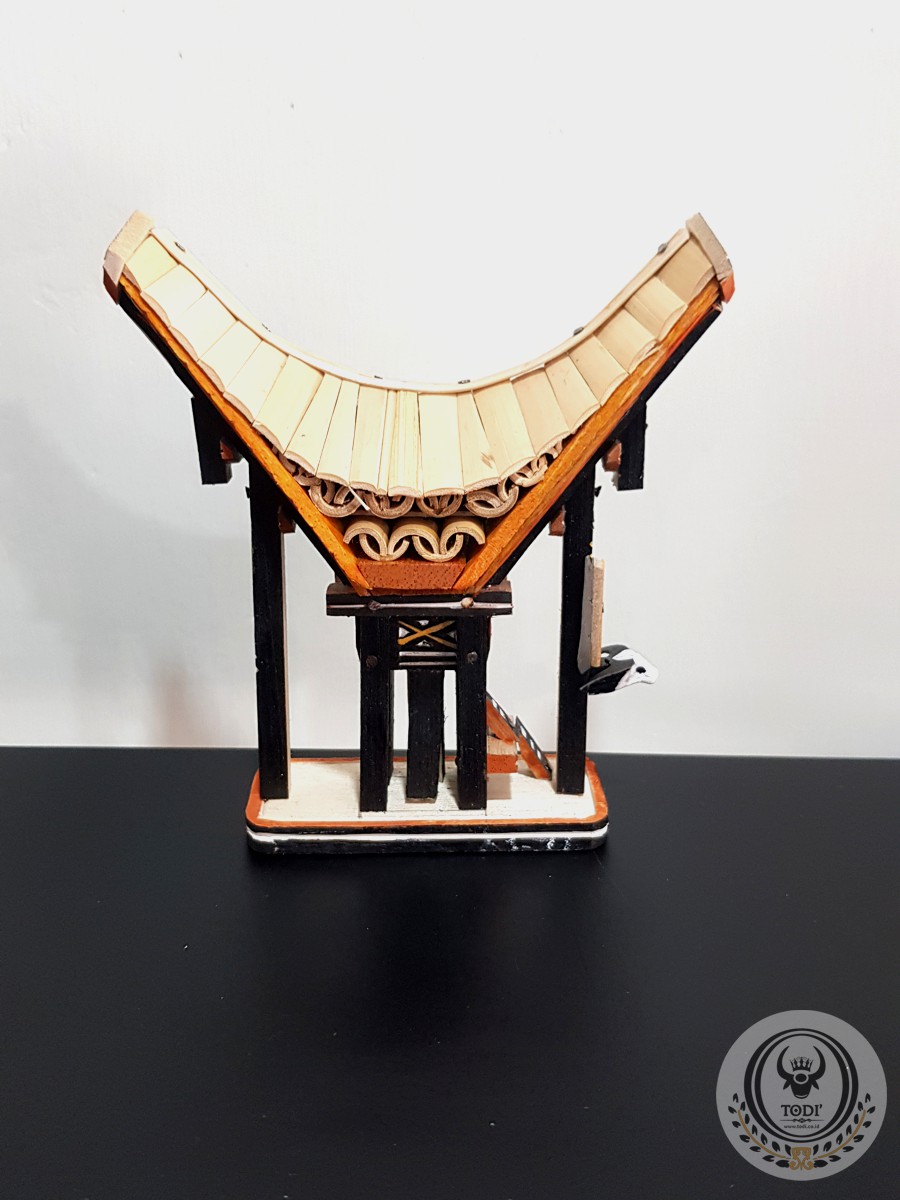 Miniatur Rumah Tongkonan Toraja Paling Kecil (Tinggi 12cm) (2) Miniatur Rumah Tongkonan Toraja Paling Kecil (Tinggi 12cm) (2)