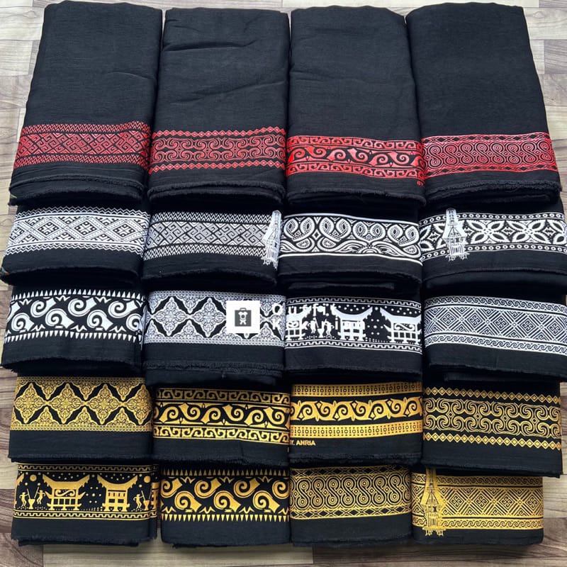 Toraja Black Sarong - Toraja Traditonal Sarong