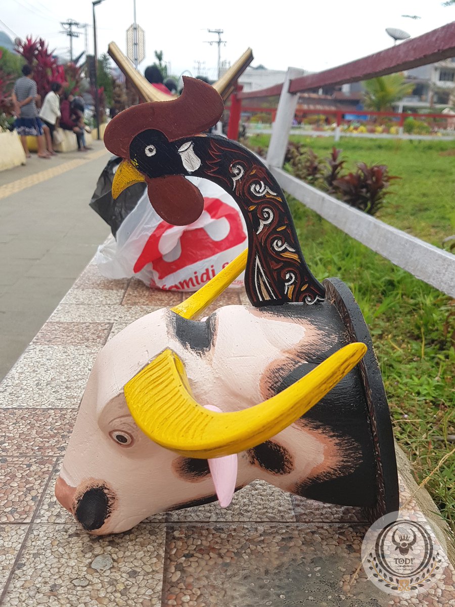Miniature Toraja Saleko Buffalo Head Statue - Kabongo Miniature Miniature Toraja Saleko Buffalo Head Statue - Kabongo Miniature