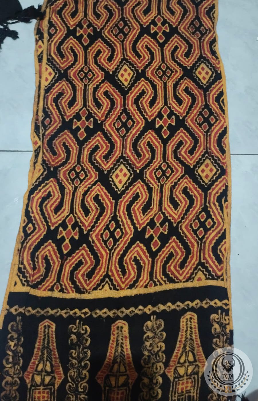Toraja Scarf Shawl Batik Red Black Color - Tossok Balekoan Motif