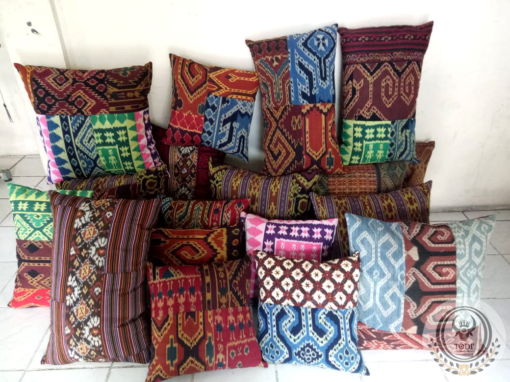 Handwoven Ikat Pillow Cover (1)