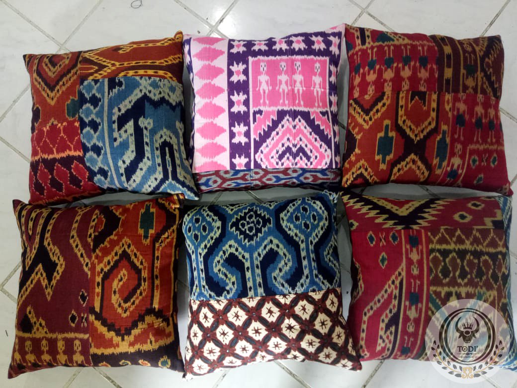 Handwoven Ikat Pillow Cover (2) Handwoven Ikat Pillow Cover (2)