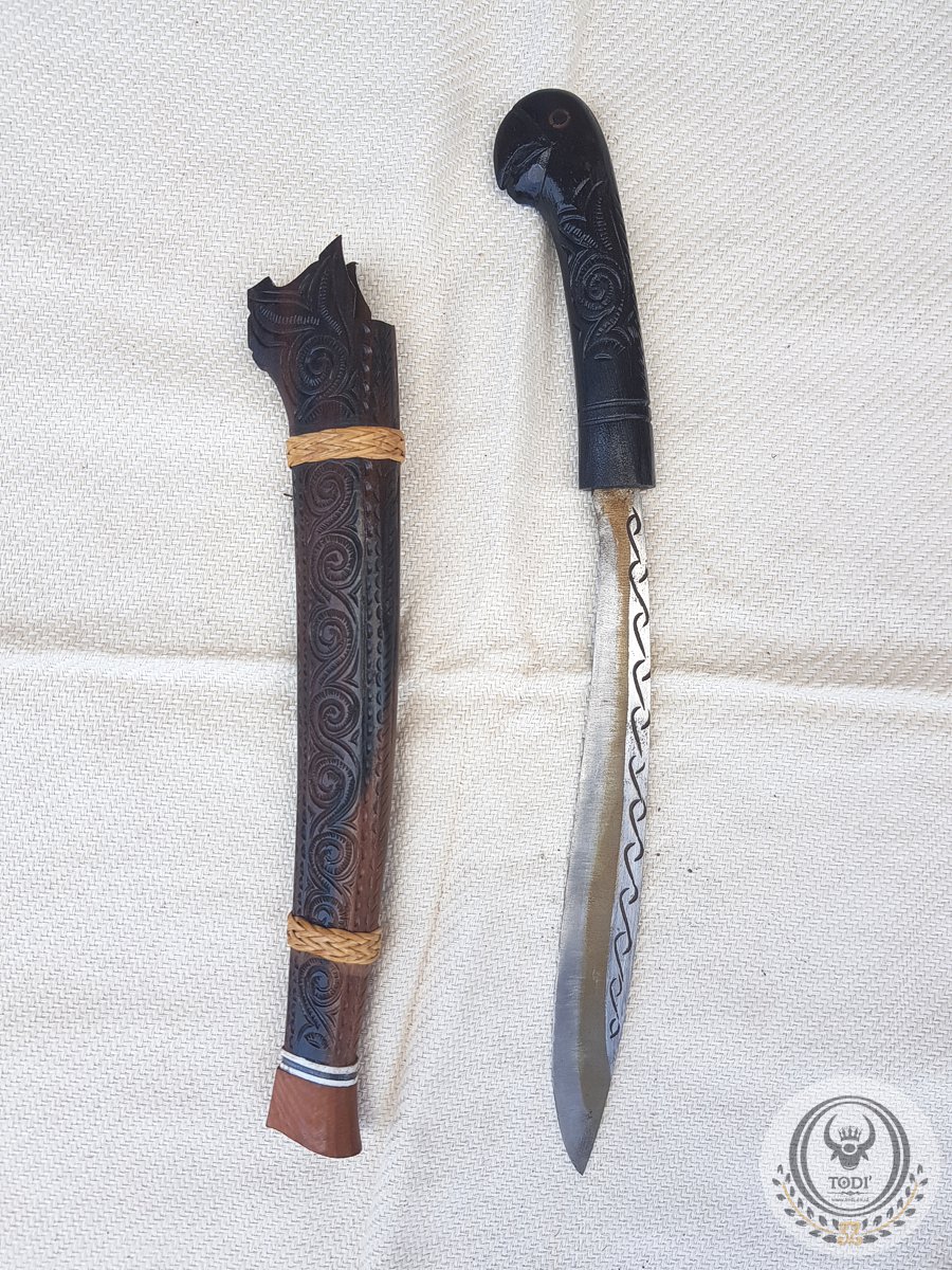 Toraja Knife (Kawali Toraja) - Parrot-Motif Horn Handle & Ebony Wood Sheath