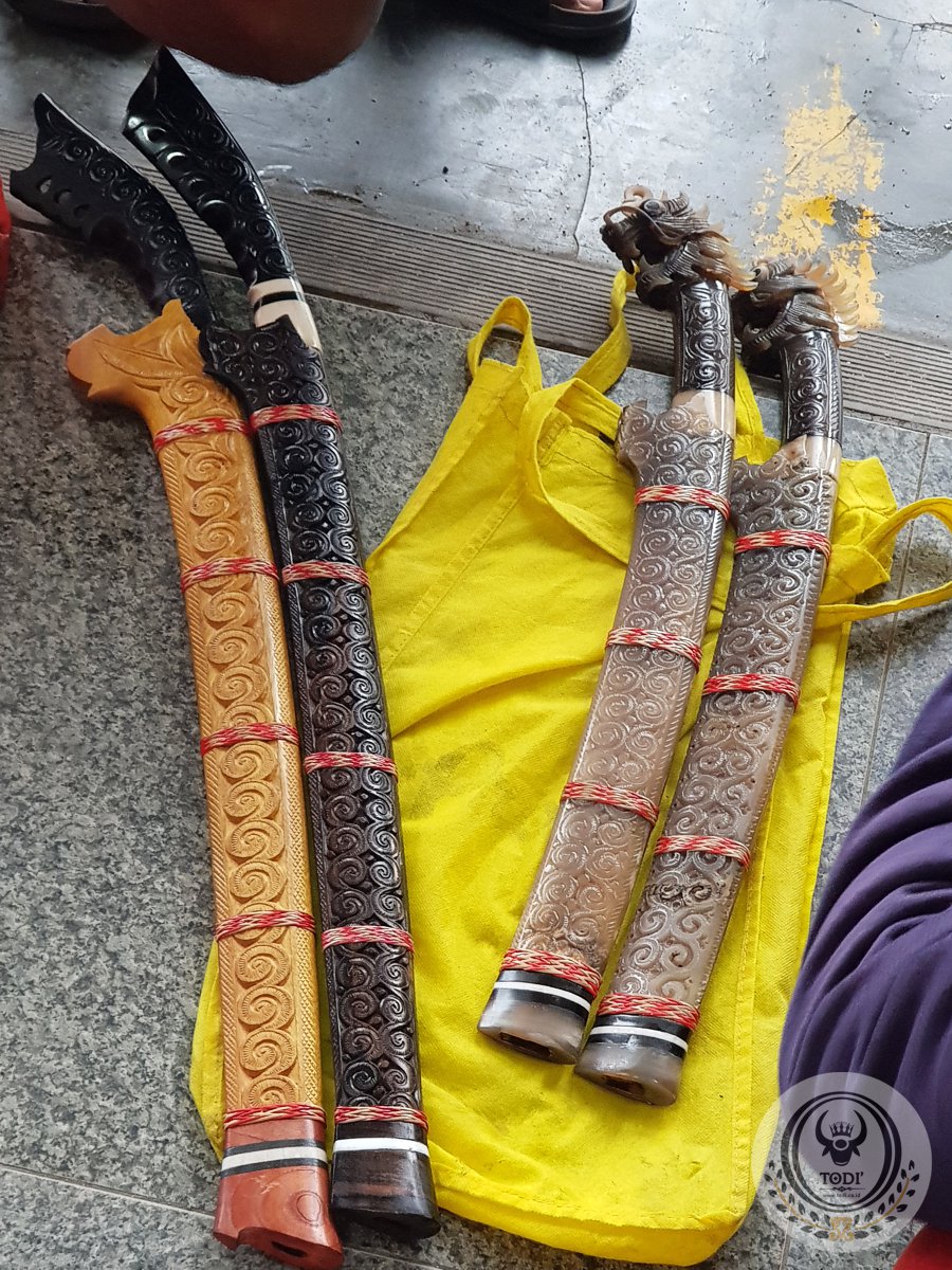 Long Toraja Machete from Carved Ebony & Horn
