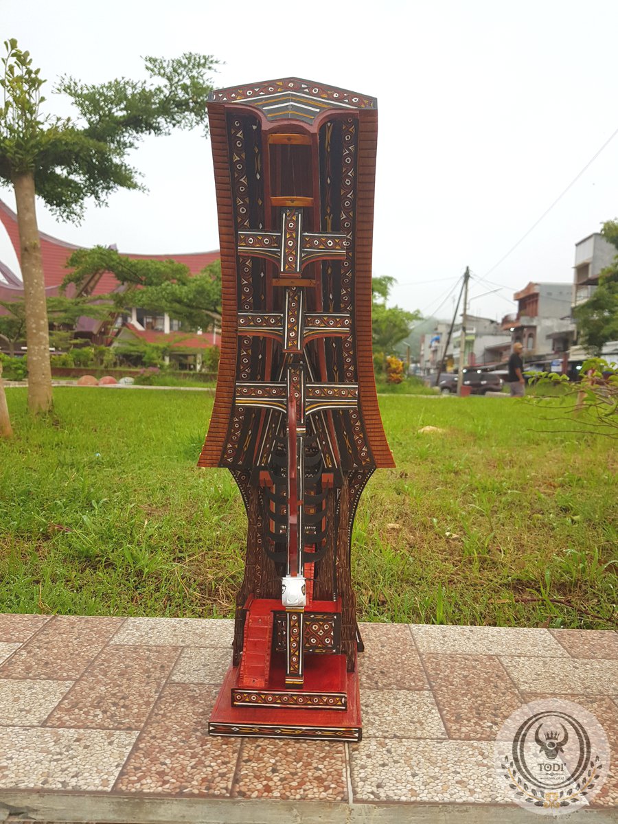 Miniatur Rumah Tongkonan Toraja - Gantungan Dinding (Tinggi 45cm) (3) Miniatur Rumah Tongkonan Toraja - Gantungan Dinding (Tinggi 45cm) (3)