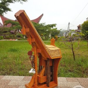 Miniature Toraja Tongkonan House – Wall Hanging (Height 45cm) Miniature Toraja Tongkonan House – Wall Hanging (Height 45cm)