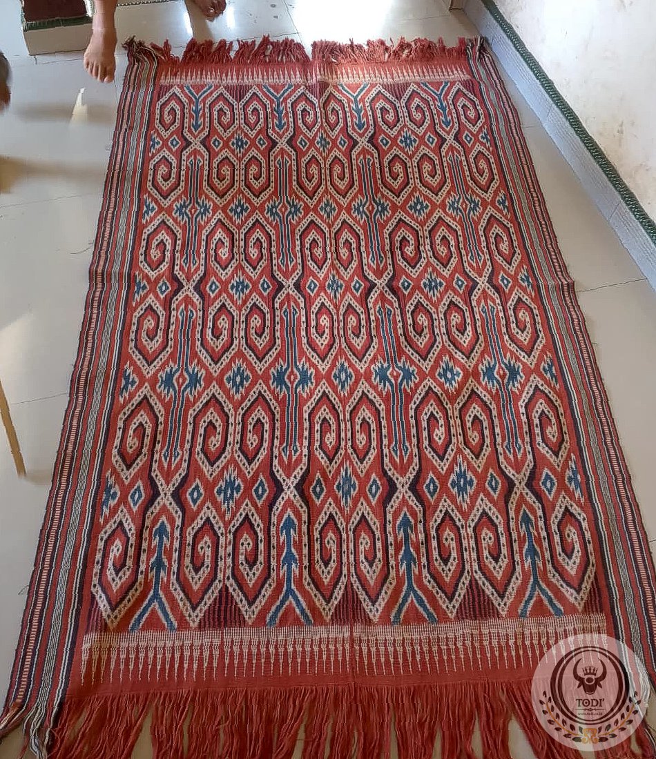 Tenun Ikat Sekomandi – Tobo Alang (120cmx200cm) Tenun Ikat Sekomandi – Tobo Alang (120cmx200cm)