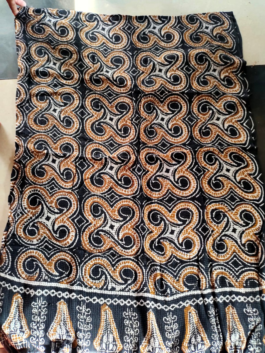 Toraja Scarf Shawl Batik -Ulukarua Motif (Color Brown Black)