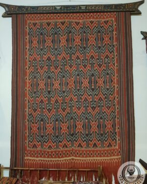 Alternative view of Tenun Tradisional Ikat Sekomandi - Ulukarua Barinni (Benang asli pintalan)