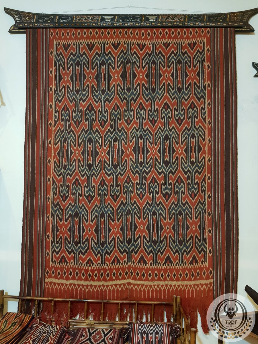 Traditional Ikat Sekomandi - Ulukarua Barinni with Hand-spun Cotton (140cm x 220cm) Traditional Ikat Sekomandi - Ulukarua Barinni with Hand-spun Cotton (140cm x 220cm)