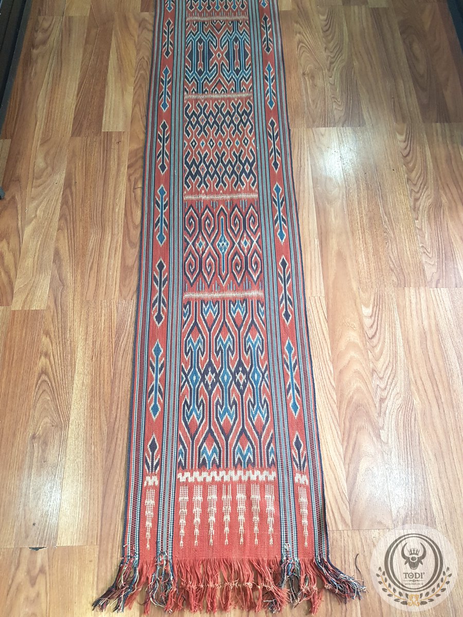 Sekomandi Sambo Tanete (Pori Lonjong) - Natural Dye Ikat Weaving (47x 430cm) Sekomandi Sambo Tanete (Pori Lonjong) - Natural Dye Ikat Weaving (47x 430cm)
