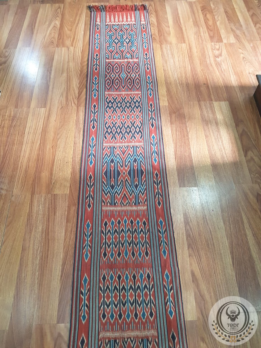 Sekomandi Sambo Tanete (Pori Lonjong) - Natural Dye Ikat Weaving (47x 430cm) Sekomandi Sambo Tanete (Pori Lonjong) - Natural Dye Ikat Weaving (47x 430cm)