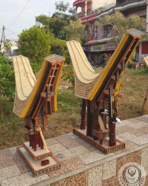 A pair Toraja Tongkonan House and Rice Barn Miniature