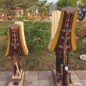 A pair Toraja Tongkonan House and Rice Barn Miniature