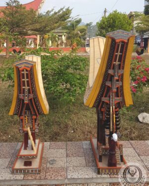 A pair Toraja Tongkonan House and Rice Barn Miniature