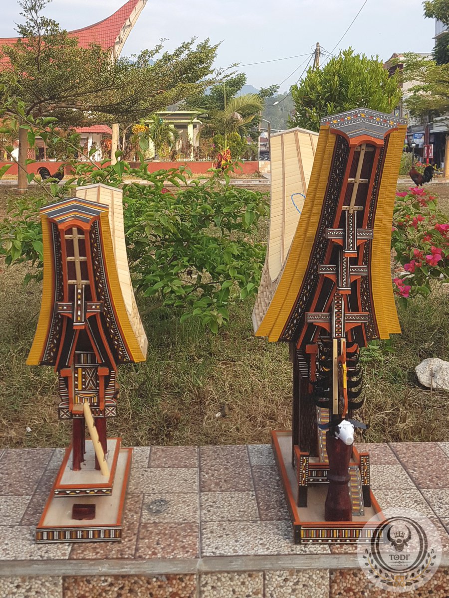 A pair Toraja Tongkonan House and Rice Barn Miniature A pair Toraja Tongkonan House and Rice Barn Miniature