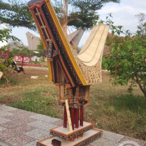 A pair Toraja Tongkonan House and Rice Barn Miniature
