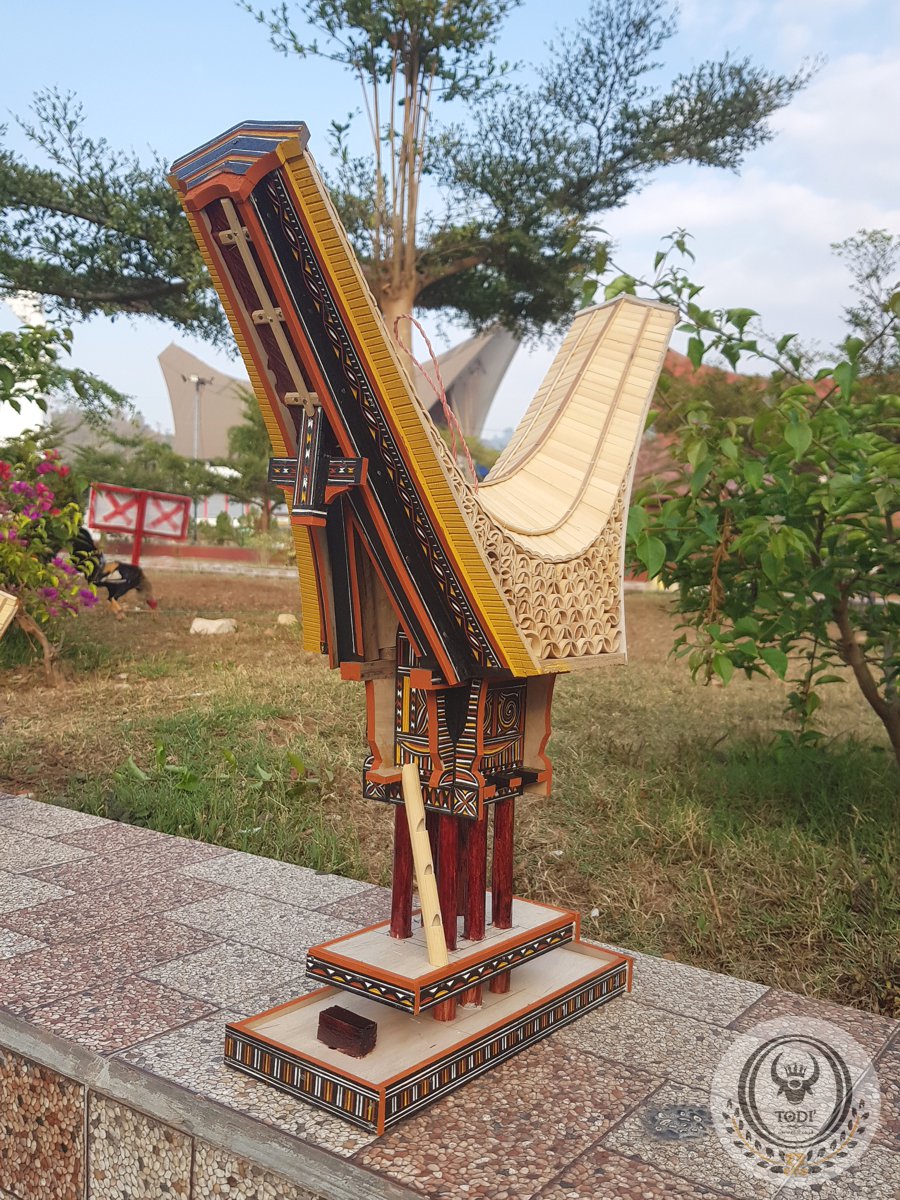 A pair Toraja Tongkonan House and Rice Barn Miniature A pair Toraja Tongkonan House and Rice Barn Miniature