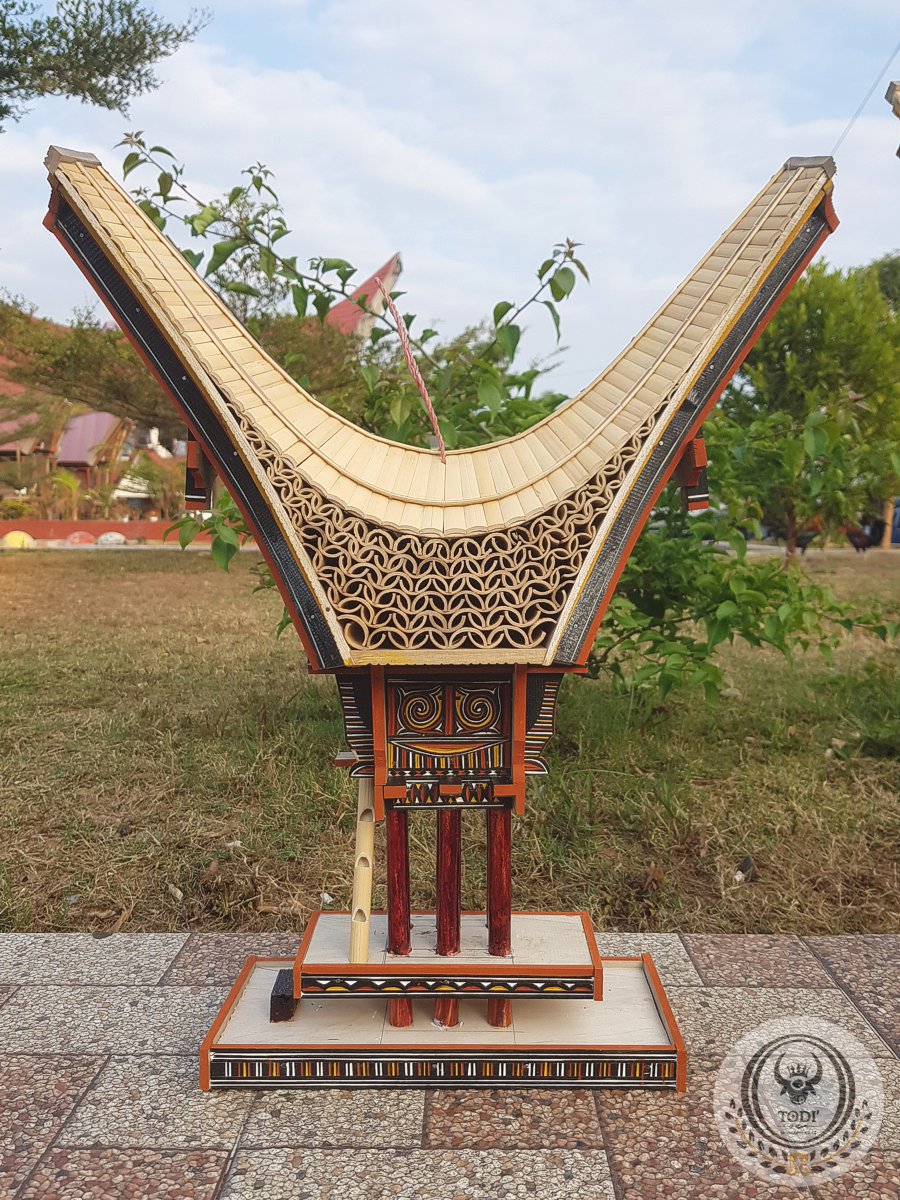 A pair Toraja Tongkonan House and Rice Barn Miniature A pair Toraja Tongkonan House and Rice Barn Miniature