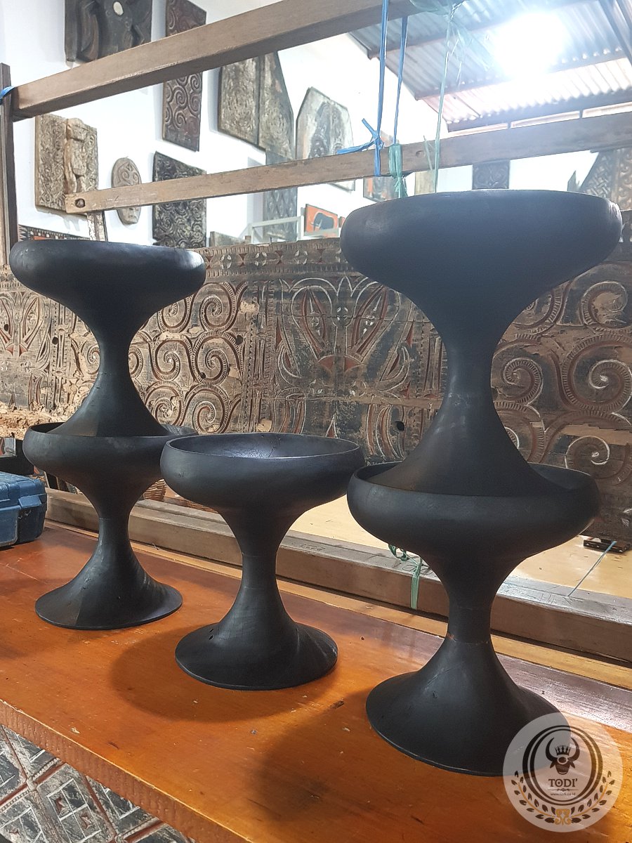 Toraja Kandean Dulang (Traditional Wooden Bowls) - (Height 26cm x Diameter 25cm)